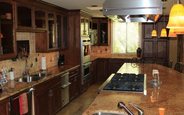 The Inn Above Oak Creek