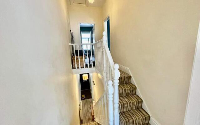 lovely 3 bed house close to the Uni & centre