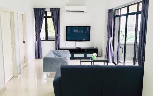 Serdang Raya by Yolodge