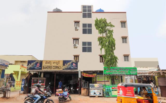 OYO Flagship 75583 Thatipally Mansion
