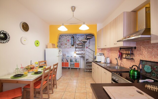 Jo's Guesthouse, Benitses