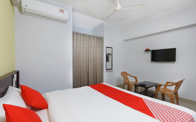 OYO 12765 Hotel Golden Rooms