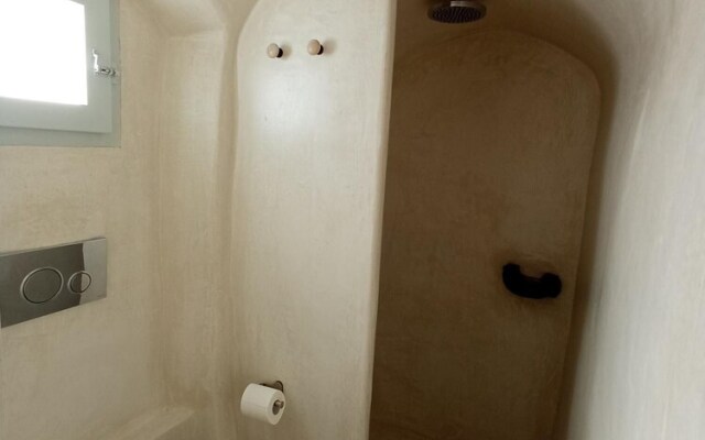 Sisyphus House in Santorini