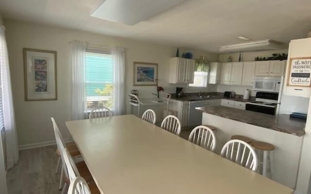 Due South - 5 Br Home