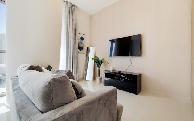 GreenFuture - Downtown View, High Rise Luxurious Studio