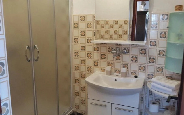 Nina - Free Private Parking - A4