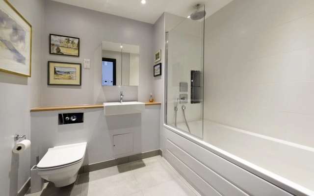 Fabulous 2-bed Penthouse, Wimbledon