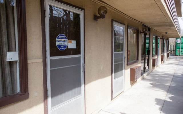 Wharncliffe Suites Motel