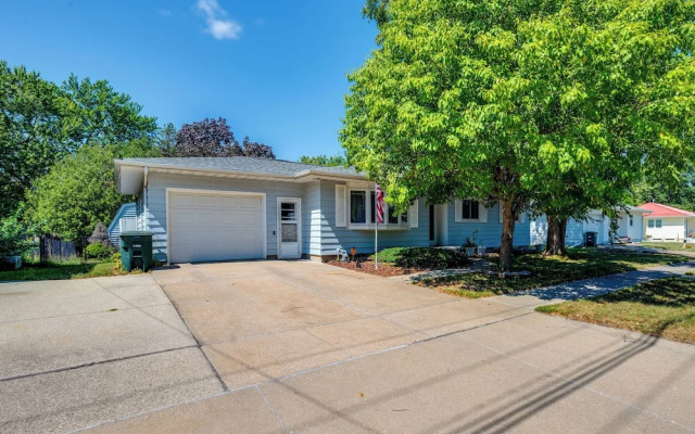 Pet-friendly Waterloo Abode w/ Deck!