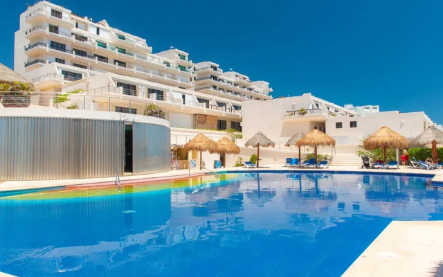 2 Bedrooms Ocean View Condo