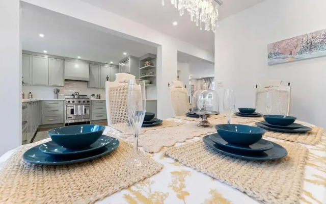 Spacious 2bdrm Home in Burlington