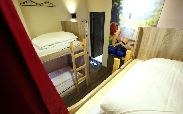 Corner House - Hostel