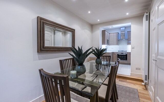 Altido Elegant 2-Bed House In Belgravia