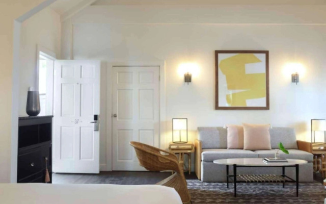 Lighthouse Hotel - Key West Historic Inns