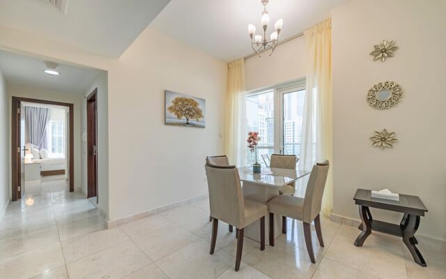 Stunning Business Bay Apartment With Balcony