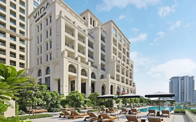 Chic 2 BR in Vida Residences Canal View