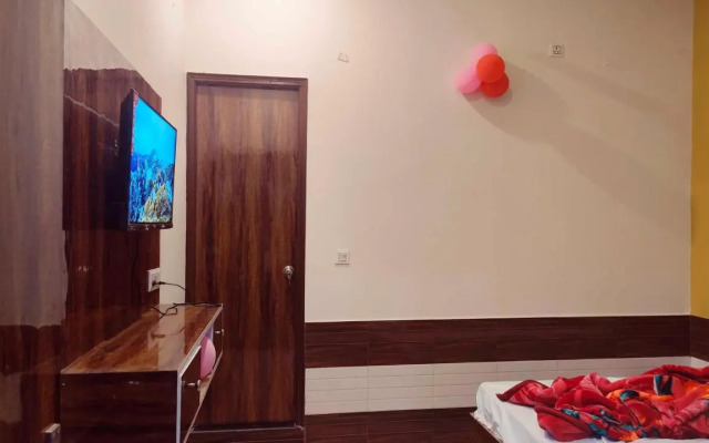 Pop Hotel Brijwasi Inn