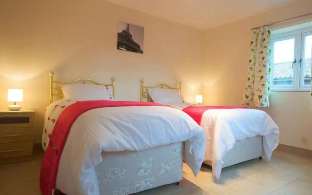 Treetops Cottages & Spa