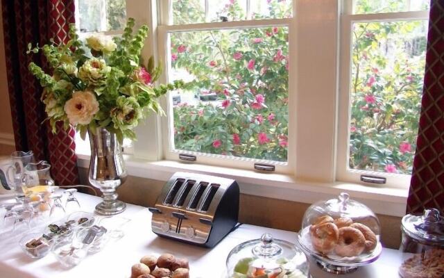 Crown Mansion Boutique Hotel & Villas
