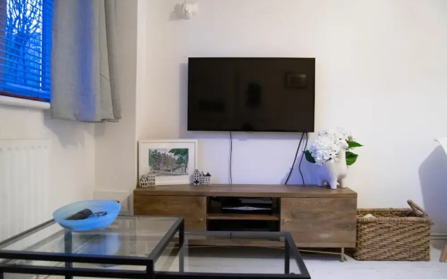 Beautiful Battersea Flat - 4 Guests
