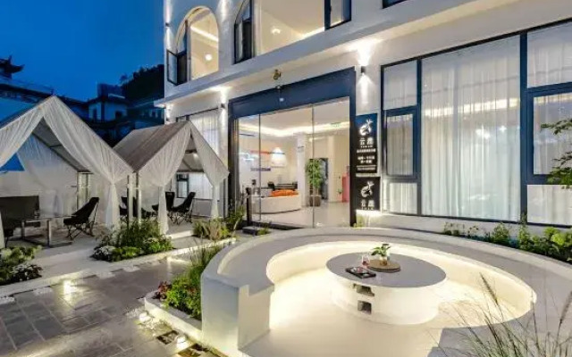 Yunlu Jingbo Sea View Resort Homestay