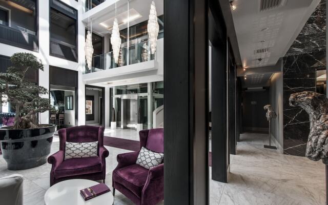 Queen Victoria Hotel & Manor House by NEWMARK