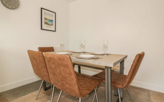 4 Trerammet Crescent