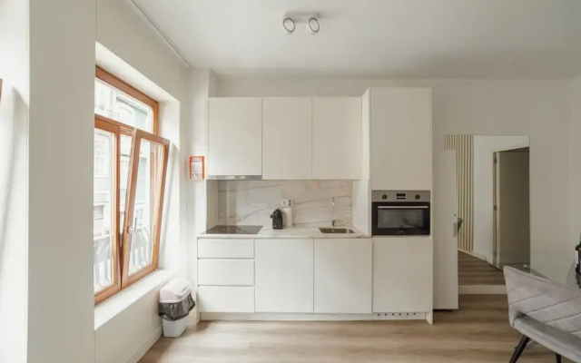 Downtown Comfort Apartment by Vacationy