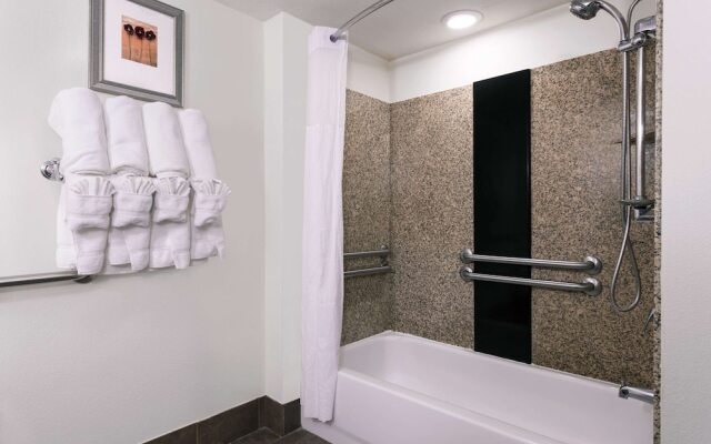 Wingate by Wyndham Athens Near Downtown