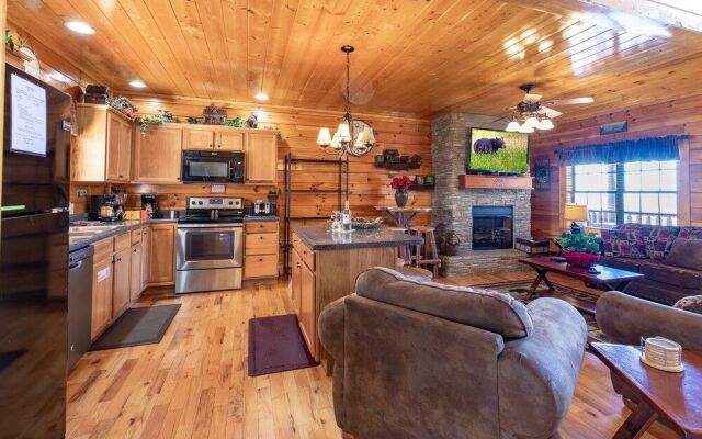 SmokyStays Bears Den Cabin