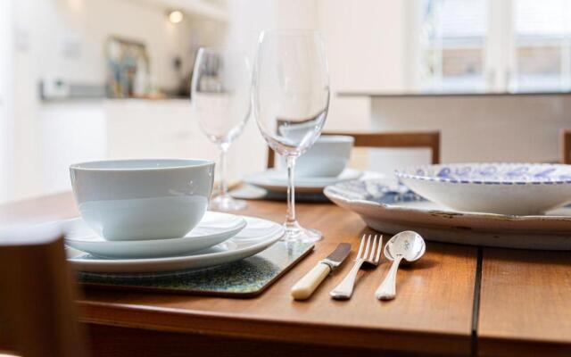 10 Tivoli Mews - By Luxury Apartments