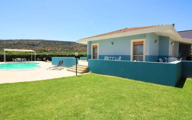 Serene Villa in Floridia With Swimming Pool