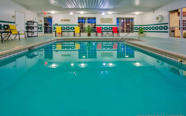 Holiday Inn Express & Suites Chicago Matteson by IHG