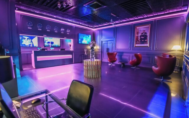 555 Hotel Clubbing Adults Only