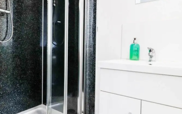 Spacious and Comfortable 2-bed Flat