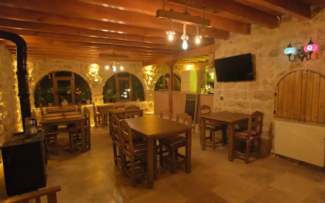 Euphoria Cave House