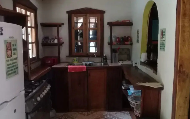 Tiki Lodge Bar & Restaurant - Hostel