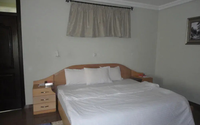 Tenack Beach Resort & Hotel