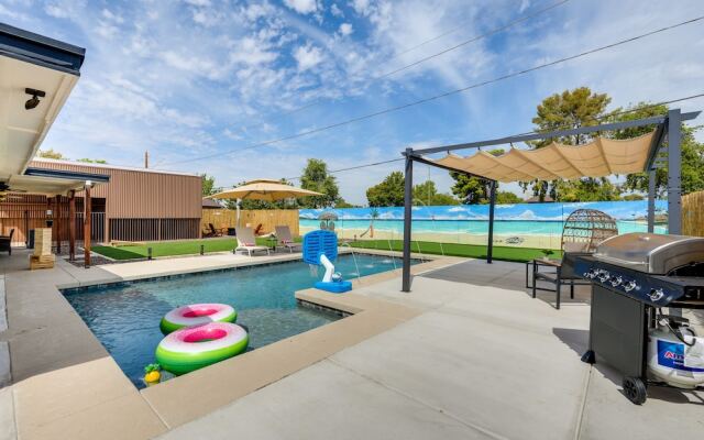 Glendale Getaway: Swim, Putt, Grill, & Relax!