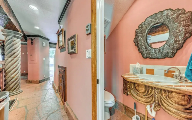Cloudcroft Home w/ Fireplace Near Downtown!