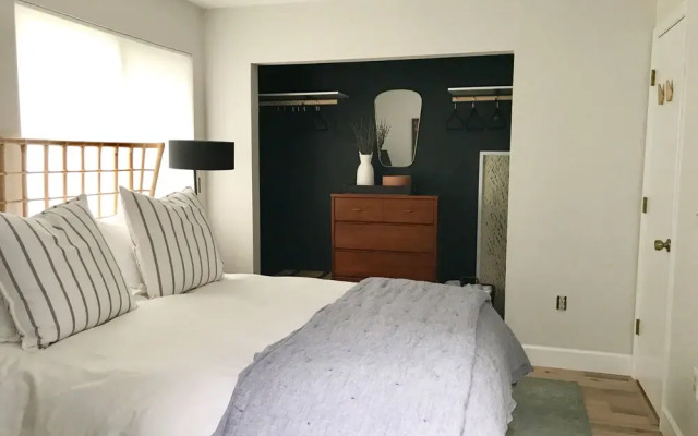 Quiet Convenient and Modern Haven