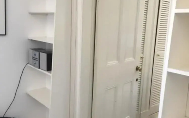 Spacious 4 Bedrooms Apartment in City Centre