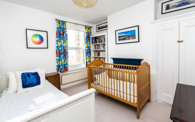 NEW Super 3BD Family Home Stunning London Views