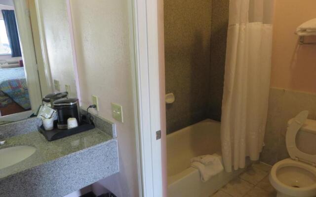 Travelers Inn and Suites Liberty