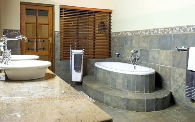 Izapa Bush And Game Lodge