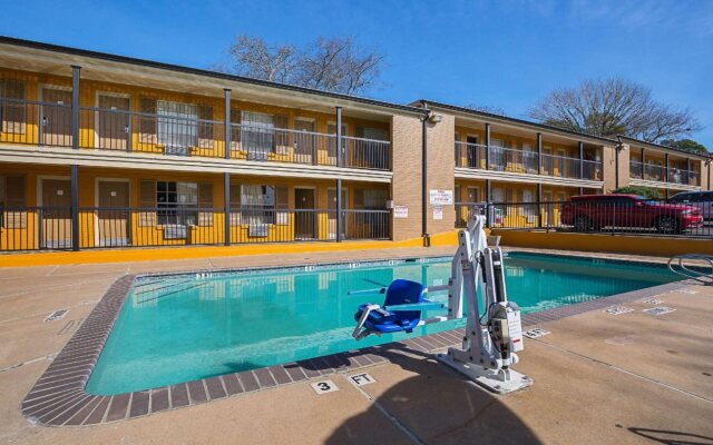Econo Lodge Huntsville- University Area