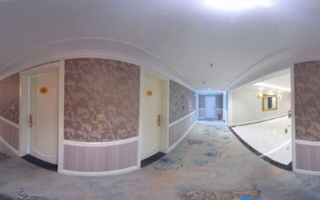 Shijia Fashion Hotel (Xinxiang East Railway Station)