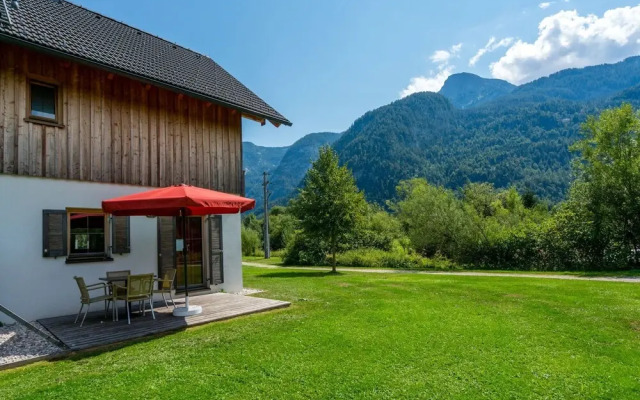 Cozy Apartment in Obertraun With Pool