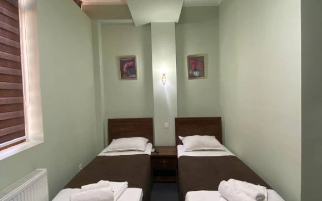 Parvina Hotel