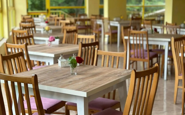 Sunny Varshava Hotel